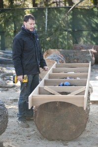 A framework is attached to the log to act as a guide for the chainsaws