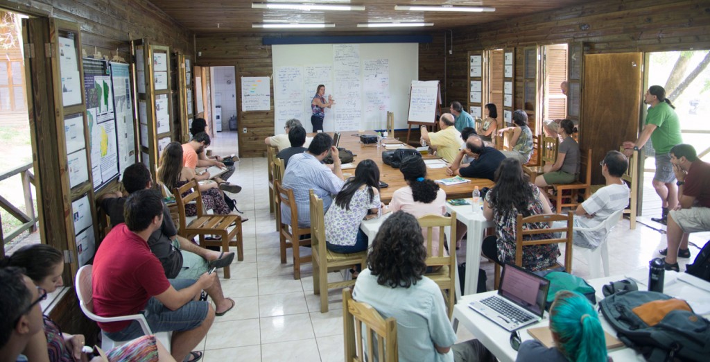 Prof. Ana Carnaval of the City College of New York leads the discussion at the first meeting of the Atlantic Forest team in São Paulo, February 2014.