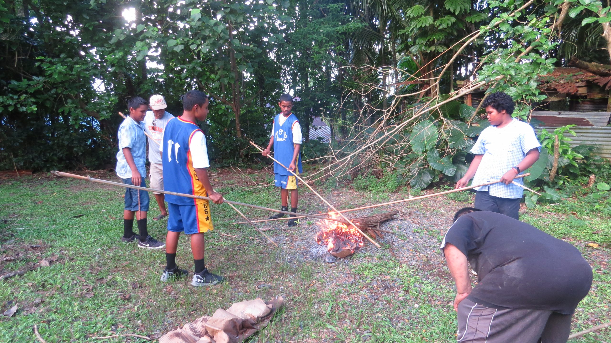 Photo of Palau residents learning how to make traditional fishing spears