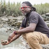 Matthew Raiford Picking Oysters