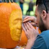Cropped 1:1 Thumbnail of Master Carver Adam Bierton during NYBG Fall-O-Ween, photo by Ben Hider