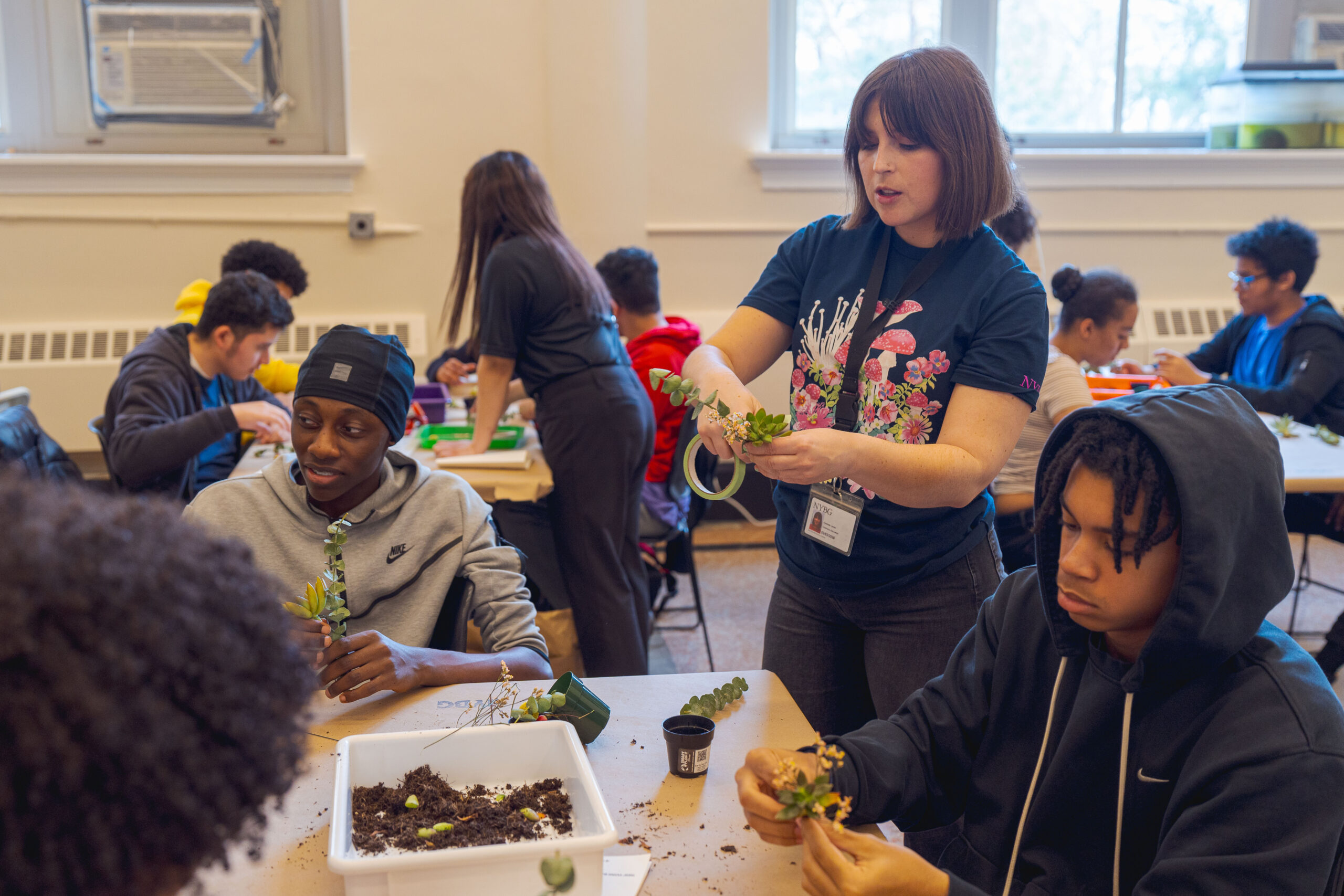 Students take part in a workshop with NYBG staff