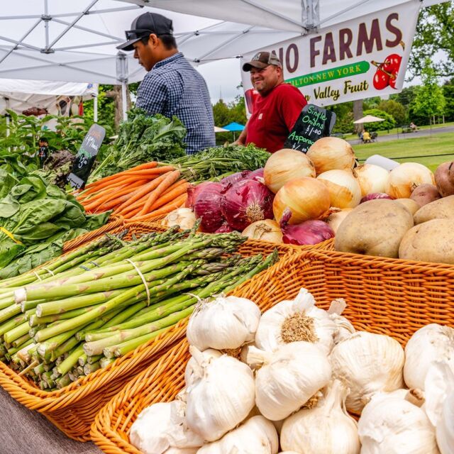 One of the absolute highlights of late spring at the Garden is the return of the NYBG Farmers Market! 🥬🍓🥕

Be sure to stop by tomorrow from 10 a.m.–3 p.m. and each Wednesday throughout summer and into fall as the market returns weekly until October 25, featuring the best of local, seasonal produce, artisanal goods from makers in our area, fresh-baked breads and desserts, and so much more. With our rotating list of weekly vendors, you're sure to find something excellent to cook up for dinner.

Hit the link in our bio to check out some of the visiting vendors joining us in 2023, and be sure to bring your reuseable bag.

#NYBGFarmersMarket #plantlove