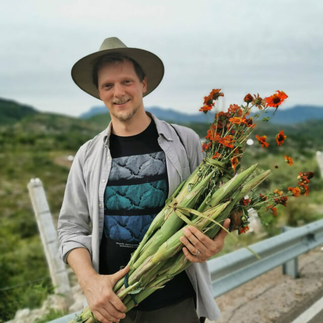 Episode 2 of our new season of Plant People is LIVE—and this week we’re talking something that’s on everyone’s radar: food. 🎧🍎

Join Dr. Alex McAlvay, Assistant Curator at NYBG’s Center for Plants, People, and Culture, and Dr. John de la Parra, Director of the Global Food Portfolio at the @rockefellerfdn, as they chat about the problems in modern agriculture (like monocrops!) that are threatening our food security worldwide. Together, they'll share some of the ways that historical farming methods might help solve these problems, diversifying our daily menu and making our food system more resilient against climate change.

Hit the link in our bio to listen to our podcast now, and be sure to like and subscribe to get Plant People directly to your device, with new episodes every other Monday.

#PlantPeople