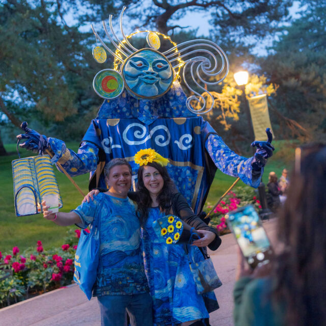 Treat yourself to an evening among the flowers this Friday and Saturday as Starry Nights return! 💫🍷
 
On July 18 or 19, join us for a night out at our latest exhibition, with themed cocktails and bites for purchase, live jazz manouche and dance from local performers, and Van Gogh’s Flowers all lit up for the occasion. Conditions permitting, the night ends with an awe-inspiring drone show over the Garden that pays homage to the artist’s most beloved works.
 
Get tickets for these and future dates while they last through link in bio! 🎟
 
#StarryNights #VanGoghsFlowers #VanGogh
