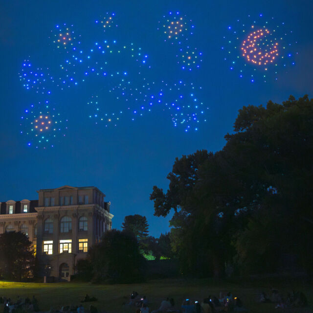 Starry Nights are THE place to be for the best summer nights out in NYC—and tonight’s a great time to find out for yourself! 🍹🎶

Kicking off at 7:30, these evenings at the Garden are your chance to grab a specialty cocktail and bite to eat, stay for jazz manouche recalling the Parisian bistros Vincent frequented in life, live dance performances, and—conditions permitting—an awe-inspiring drone show of color and light above the Mertz Library as the finale.

Make it a night out tonight or tomorrow, August 1 or 2, with tickets through link in bio.

#StarryNights #VanGoghsFlowers