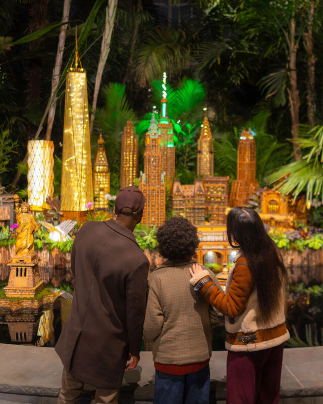 Nights out at the Garden have never been more magical. 🚂✨

If you haven’t made time for Holiday Train Nights on your December schedule, this weekend’s the perfect opportunity to fix that—with family and friends along for the ride! Our all-ages, after-dark celebrations at the Holiday Train Show return this Friday, Saturday, and Sunday, December 19 through 21, with your favorite holiday tunes performed LIVE, plus sweet and savory treats and punchy specialty drinks for purchase. We’ve even set up the Bar Car at the Hudson Garden Grill, where the 21+ crowd can enjoy cocktails and seasonal desserts as you toast to new memories.

Come sip, shop, and celebrate with tickets through link in bio.

#HTSNYBG #HolidayTrainNights