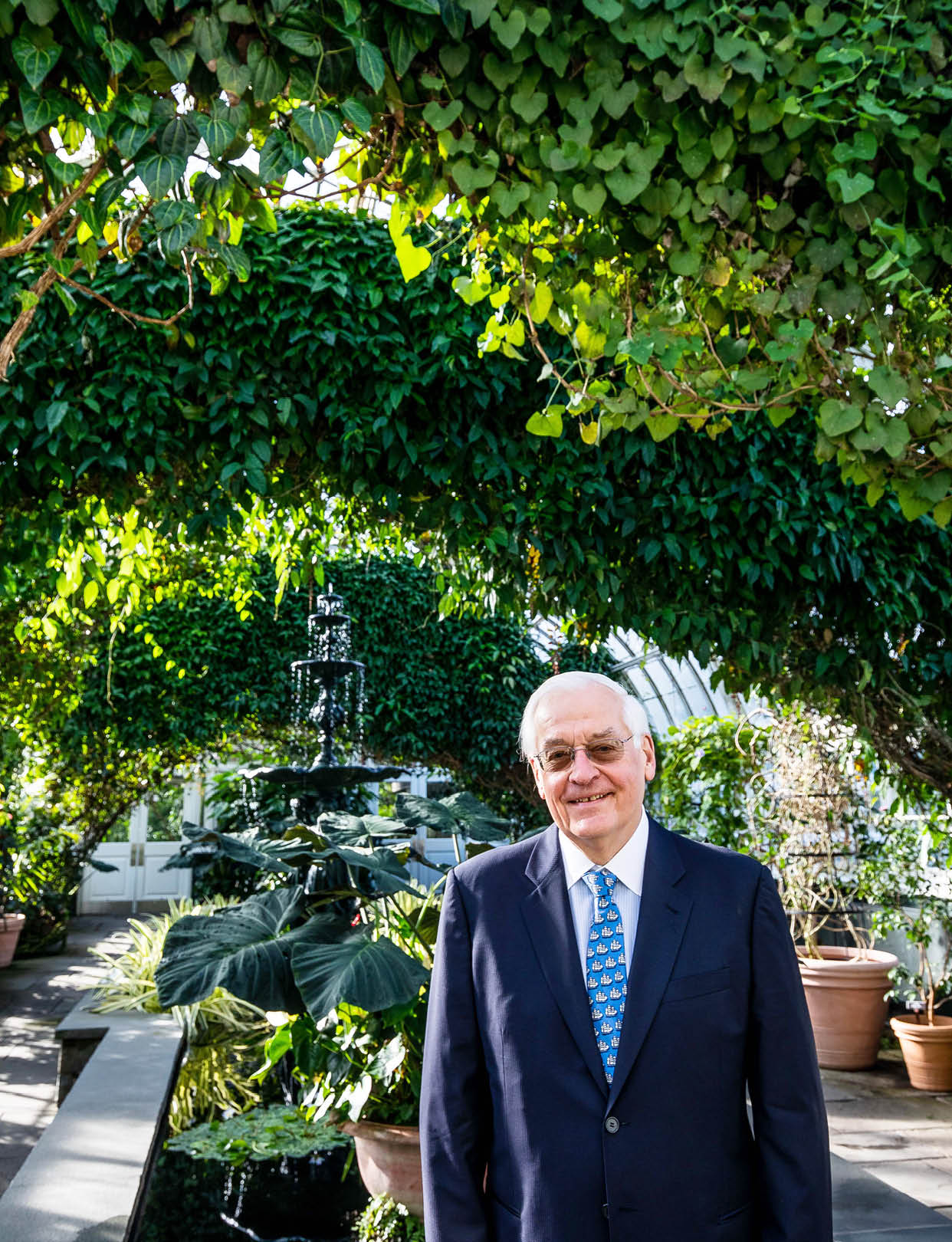 Carrie Rebora Barratt at the podium of a lecture hall